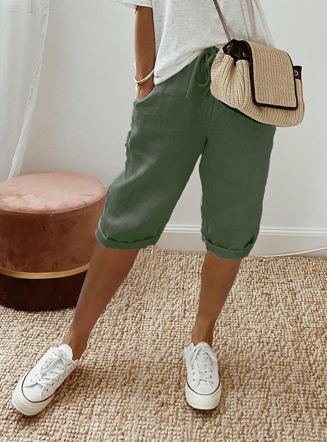 Pantalon femme en coton et lin avec poches et taille élastique – pantacourt longueur mi-mollet.