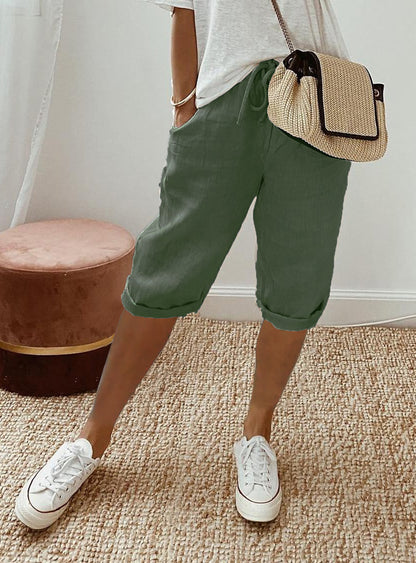 Pantalon femme en coton et lin avec poches et taille élastique – pantacourt longueur mi-mollet.